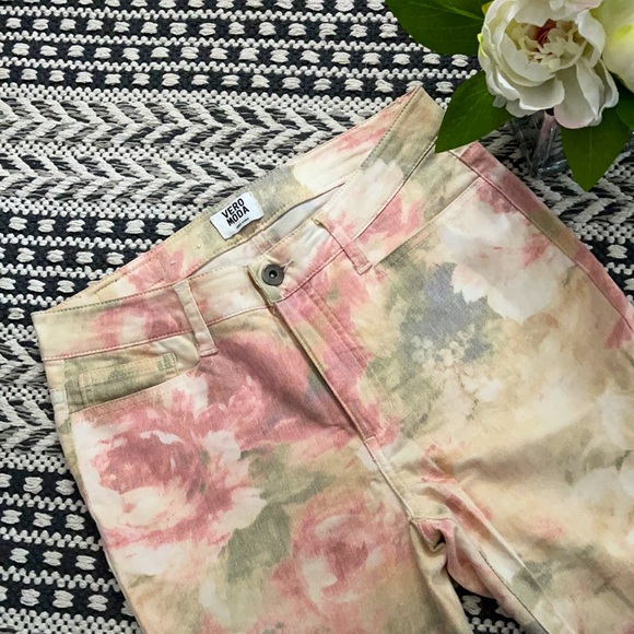 Graphic Flowers Jeggings - Picture 2 of 10
